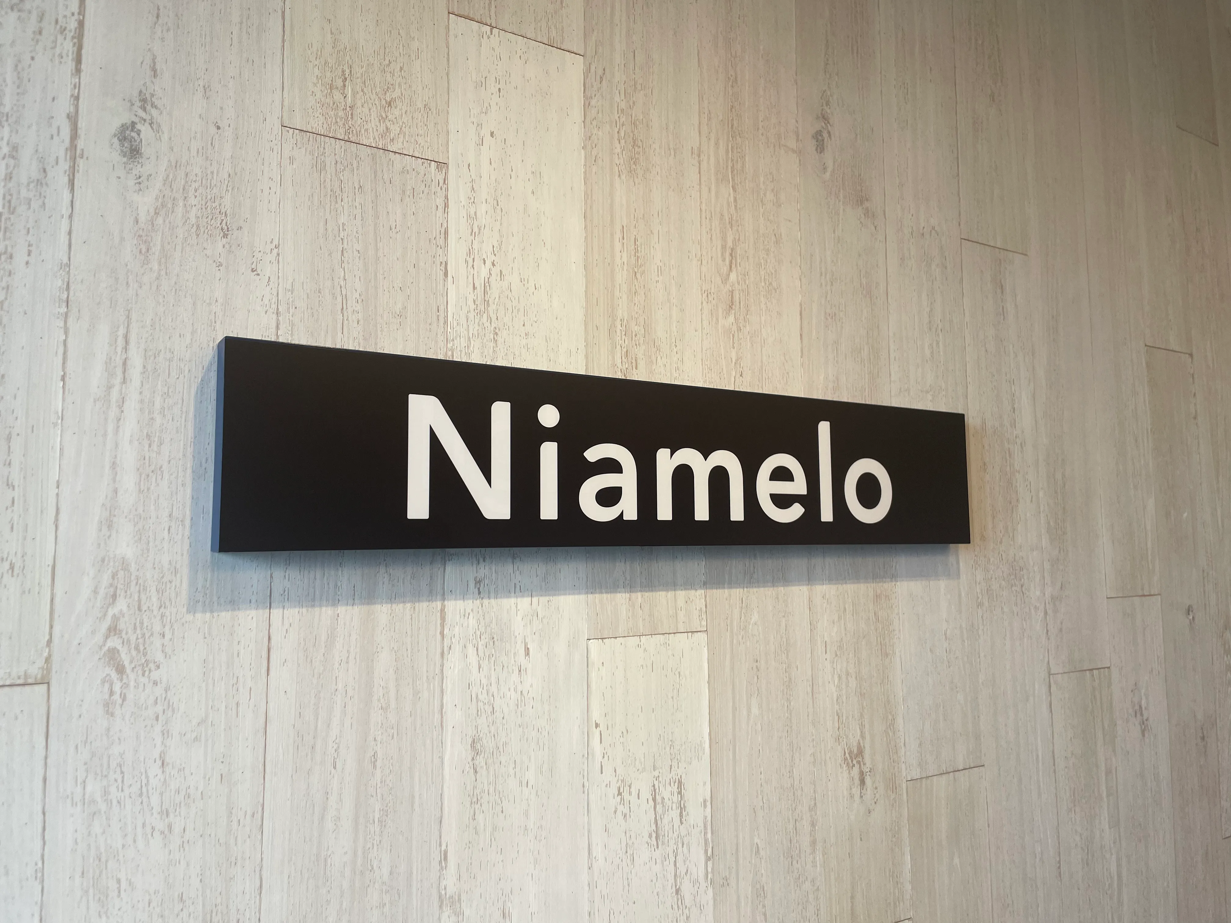niamelo オフィスサイン